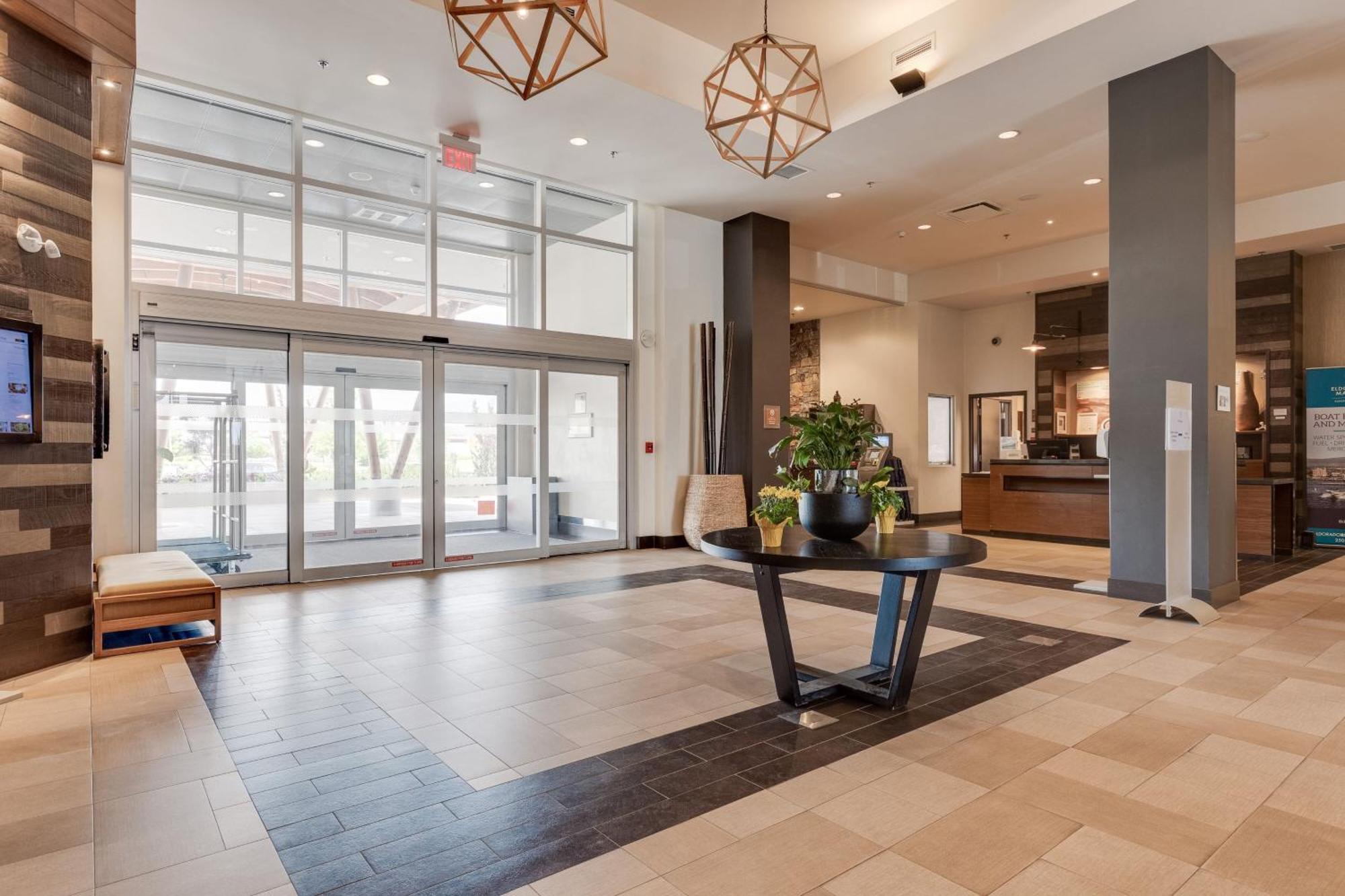 Four Points By Sheraton Kelowna Airport Eksteriør billede